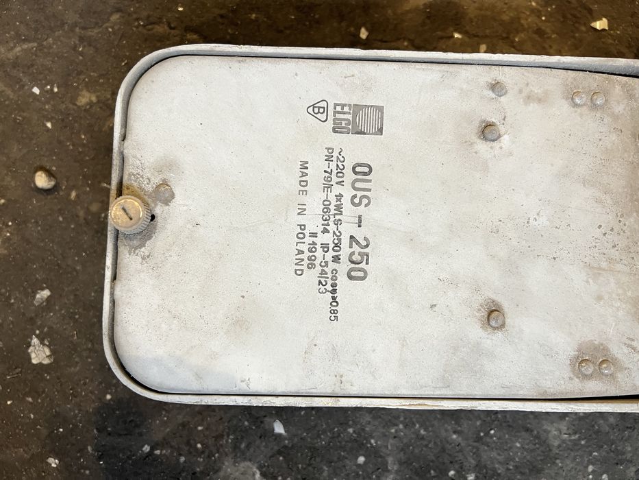 Latarnia uliczna oświetlenie placu