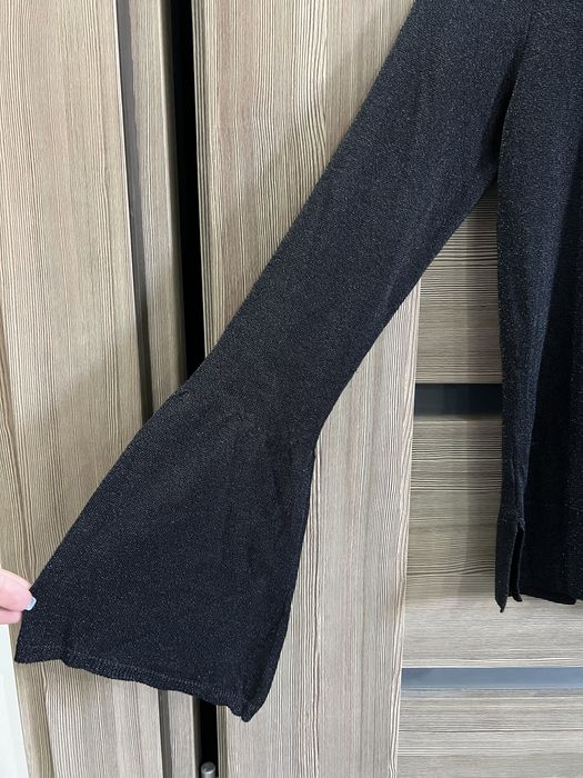 Sweter czarny połysk Mango
