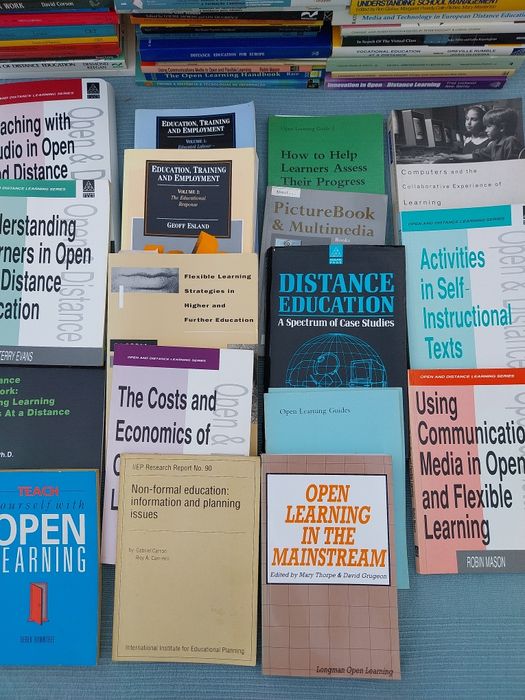 Colecao de livros de educação a distância dos anos 90