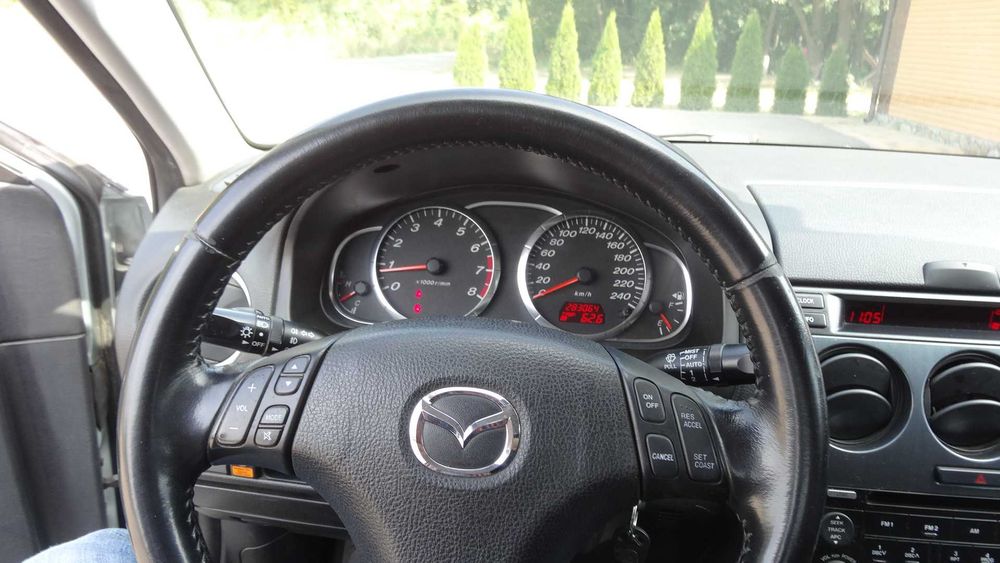 Автомобиль Мазда 6