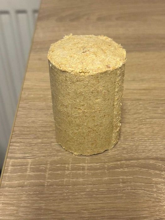 Ekologiczny brykiet z tarcicy – idealny do kominków i pieców!