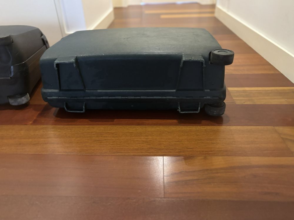 Duas malas Samsonite tamanho médio