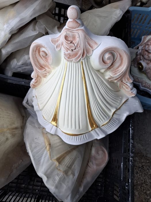 Cantos conchas em gesso embalados