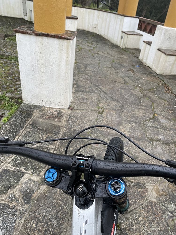 Bicicleta Downhill Canyon Sender 2024