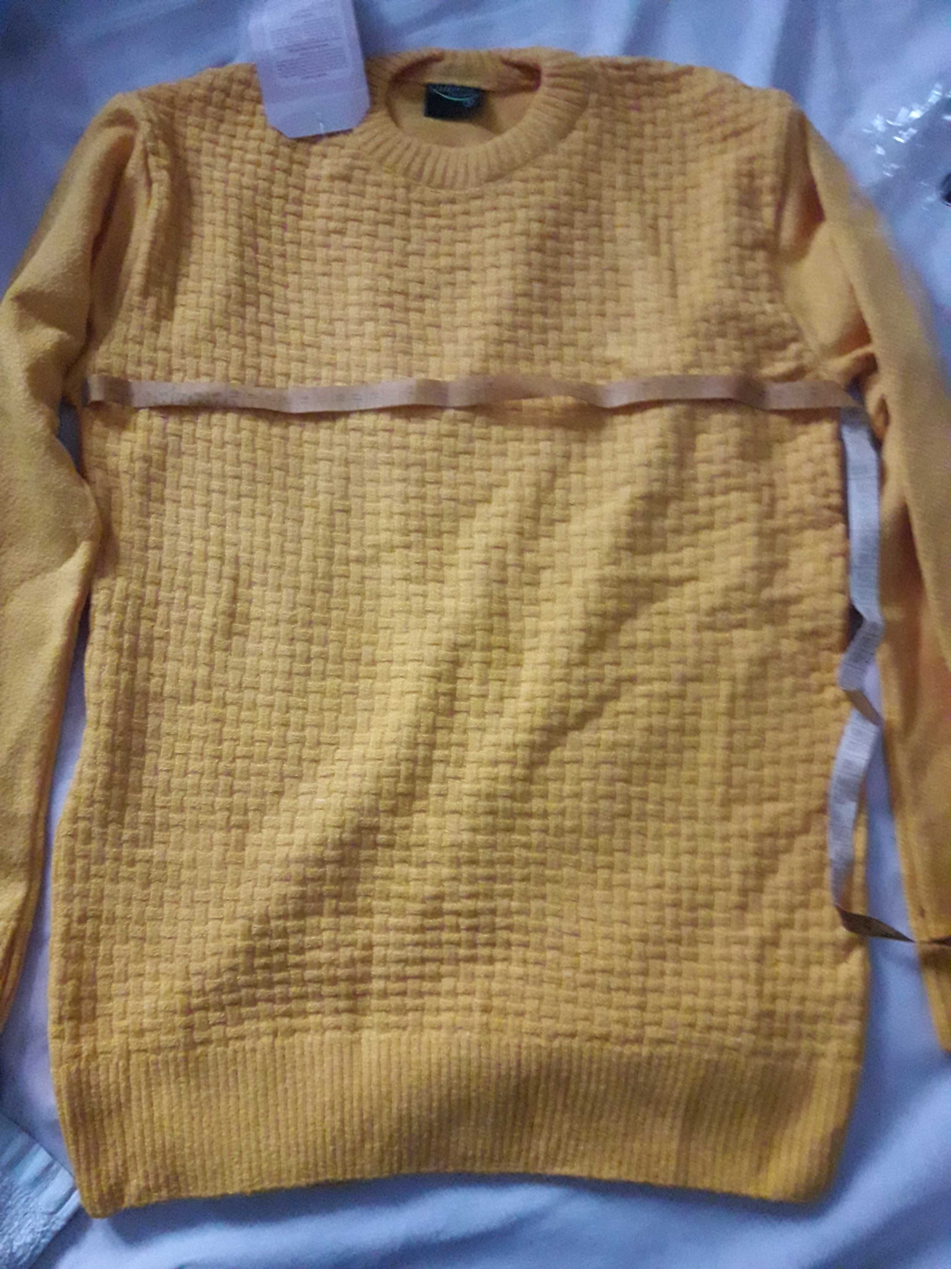 Новый желтый свитер s размер, фото цвет искажает