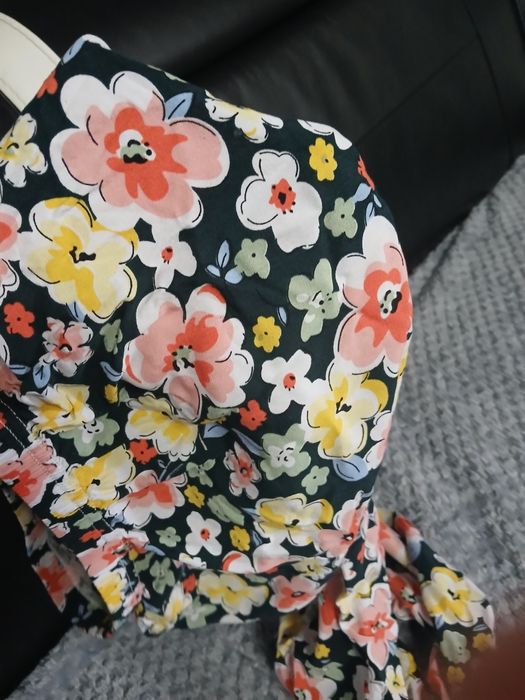 Piękne alladynki haremki w kwiaty 120 cm dziewczynka