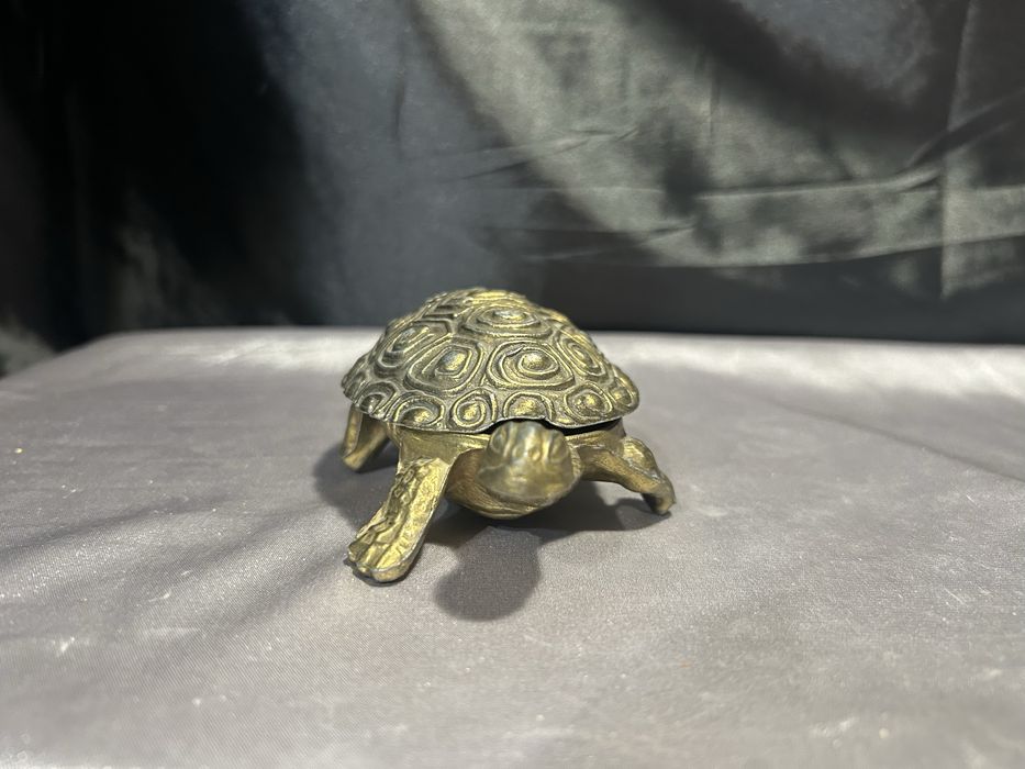 Figurka Żółwia z Mosiądzu Zamykana Szkatułka lub Popielniczka
