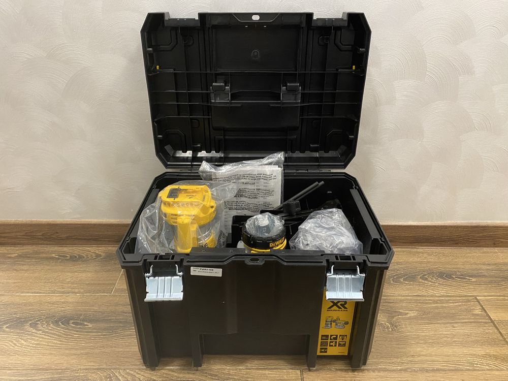 Фрезер DeWalt DCW600