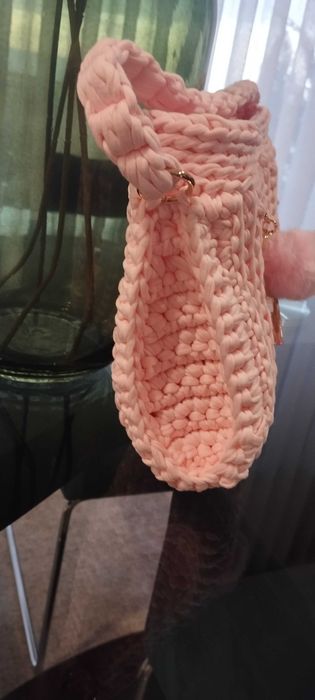 Mala de crochê feita a mão