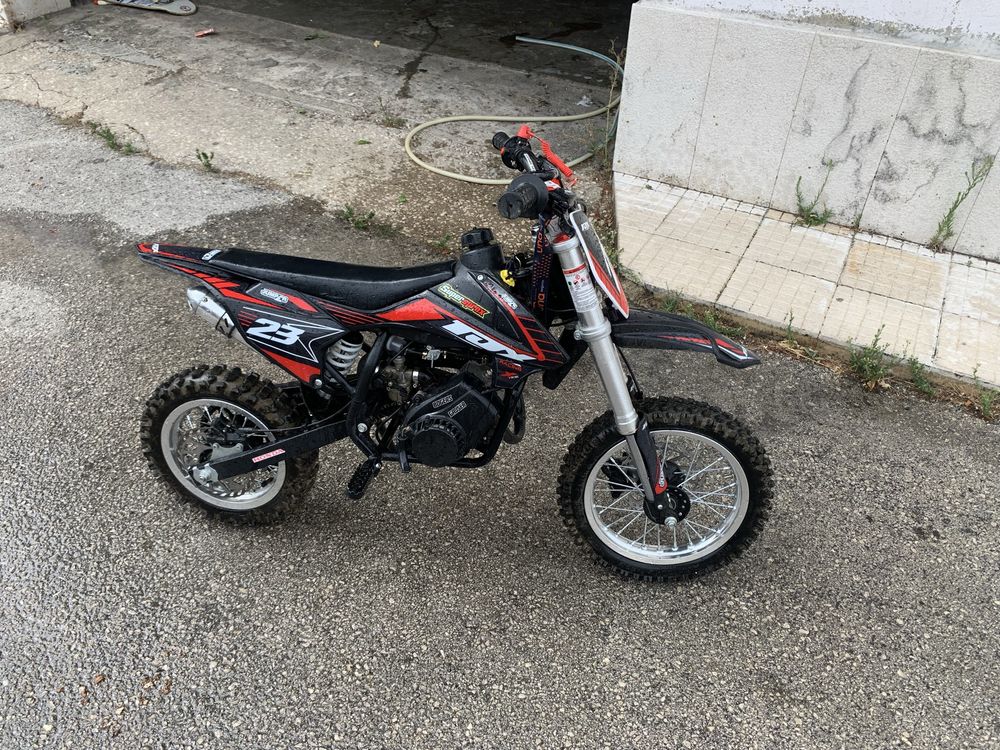 Vendo mota para criança a 2T nova
