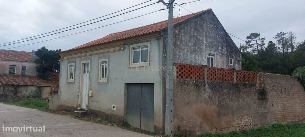 Moradia antiga para recuperar com terreno