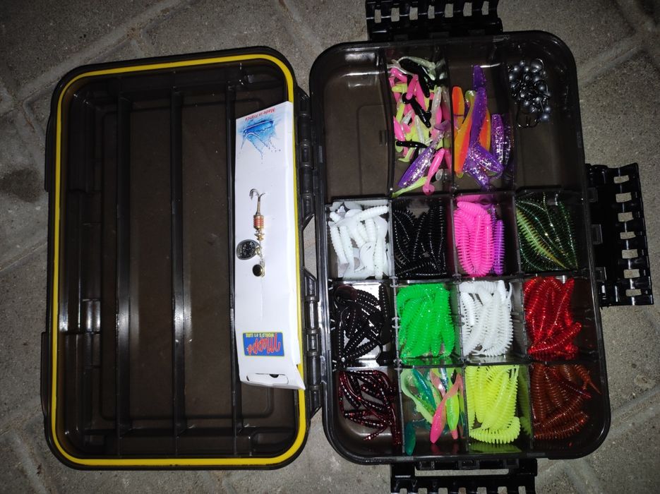 Zestaw przynęt na okonia tanta mepps główki jutowe pudełko