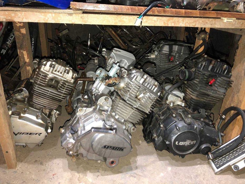 В наяності все що на фото, запчастини моторів, мотор 110куб, мотор 250