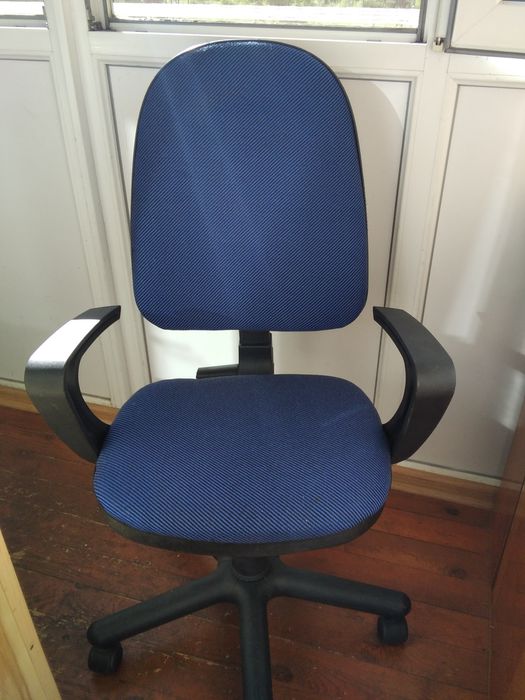 Офисный стул после кап ремонта все в рабочем состоянии