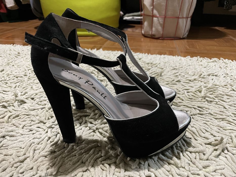 Sapato salto alto festa