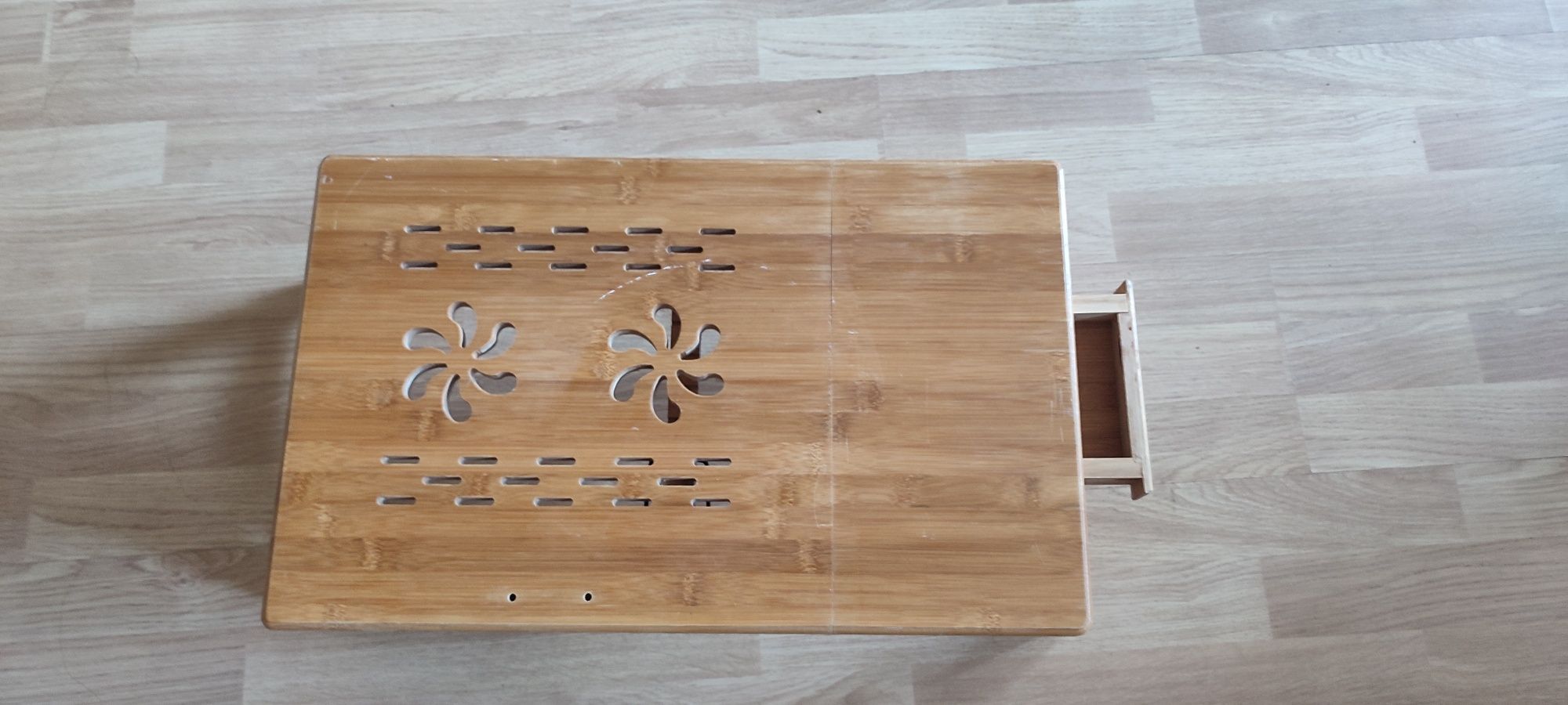 Stolik pod laptopa