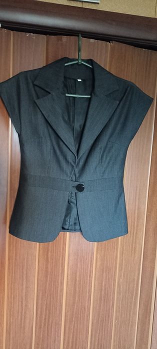 Костюм жіночий, на дівчину-підлітка (жилет і спідниця)