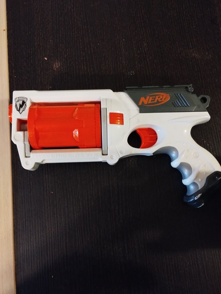 Pistolet nerf na strzałki