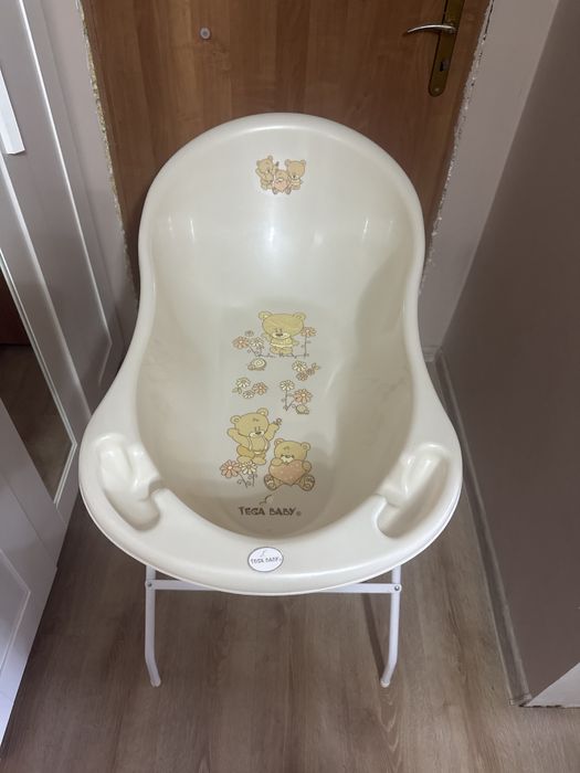 Wanienka niemowlęca ze stelażem firmy Tega Baby