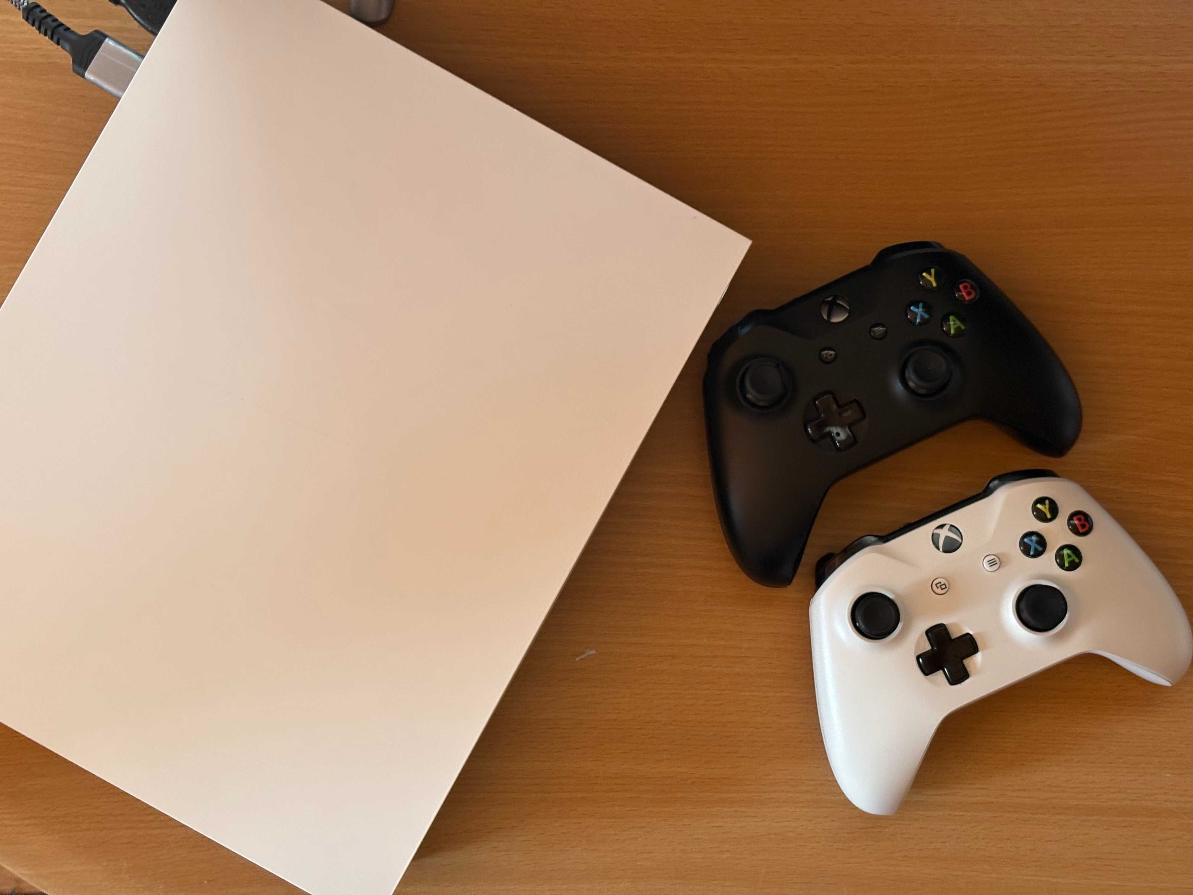 Ігрова приставка Xbox One X 500GB + 2 Джойстики + Комплект + Fifa20