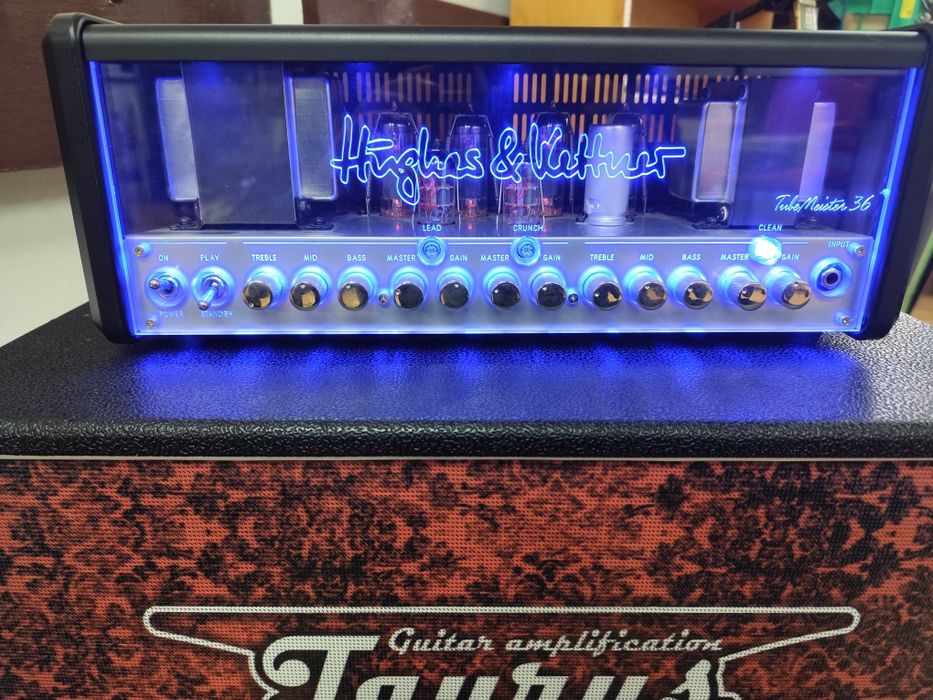 Hughes&Kettner- footswitch i torba w zestawie