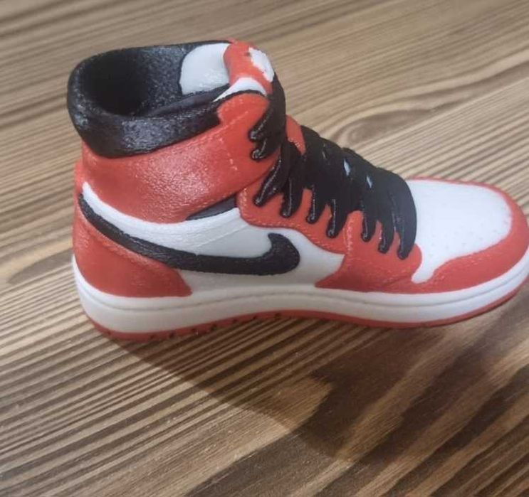 Figurka dekoracja w kształcie buta