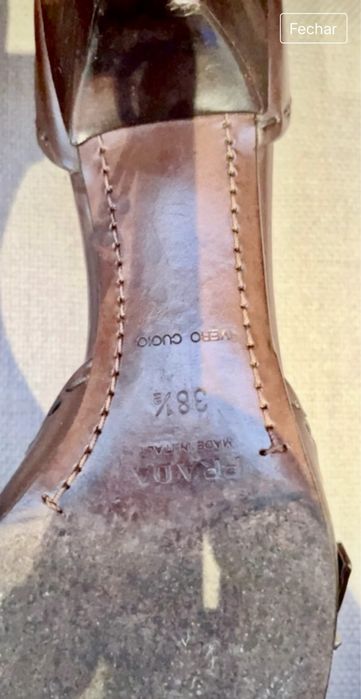 Sapatos em pele castanho da Prada