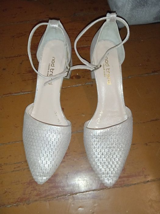 Продаються туфлі з випускного 37 розмір