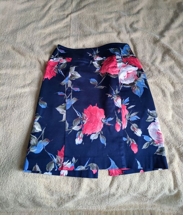 Czarna spódnica w kwiaty Solar 36