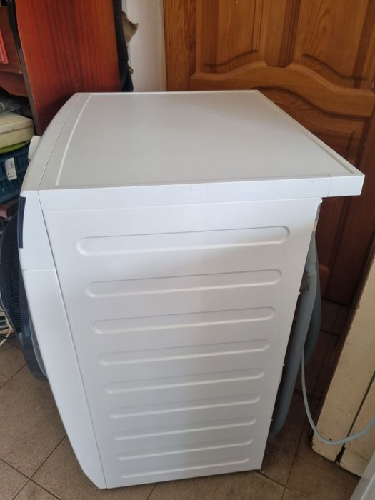 Pralka 3,5 letnia electrolux na 8kg 1200obrotow wirowania.