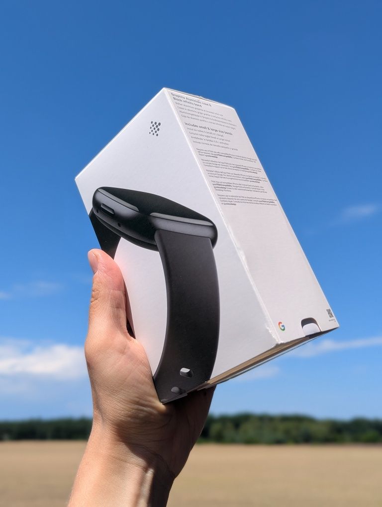 Google Fitbit Versa 4 Smartwach NOWY