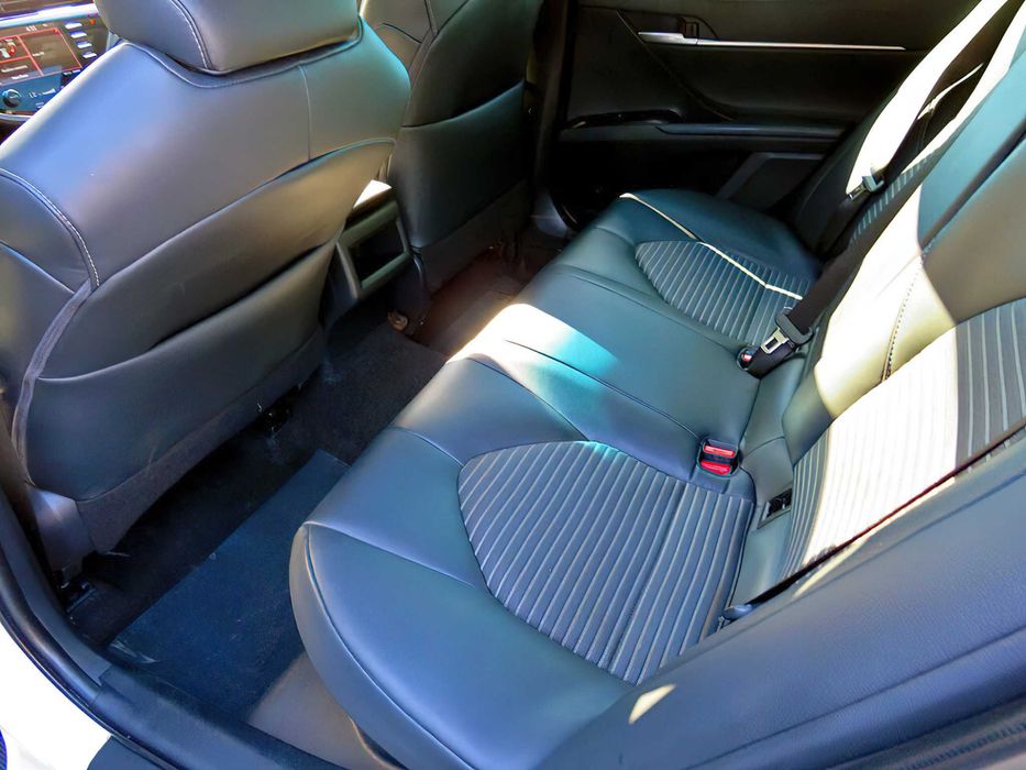 Toyota Camry Hybrid      2019