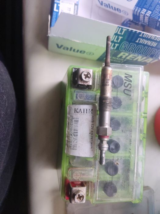 Продам свечи накала рено дизель 7711948569