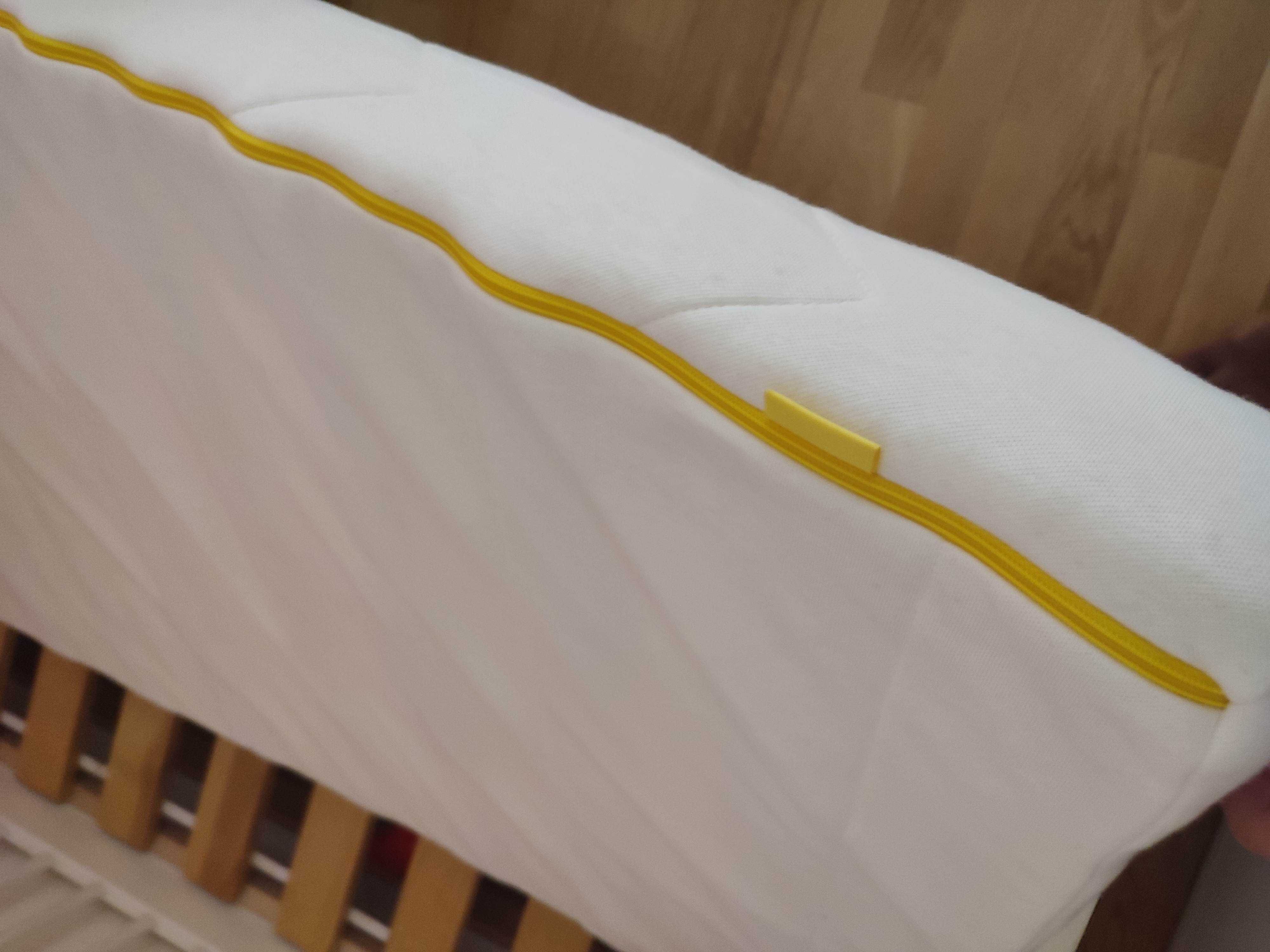 Cama de criança com colchão e barra de proteção lateral