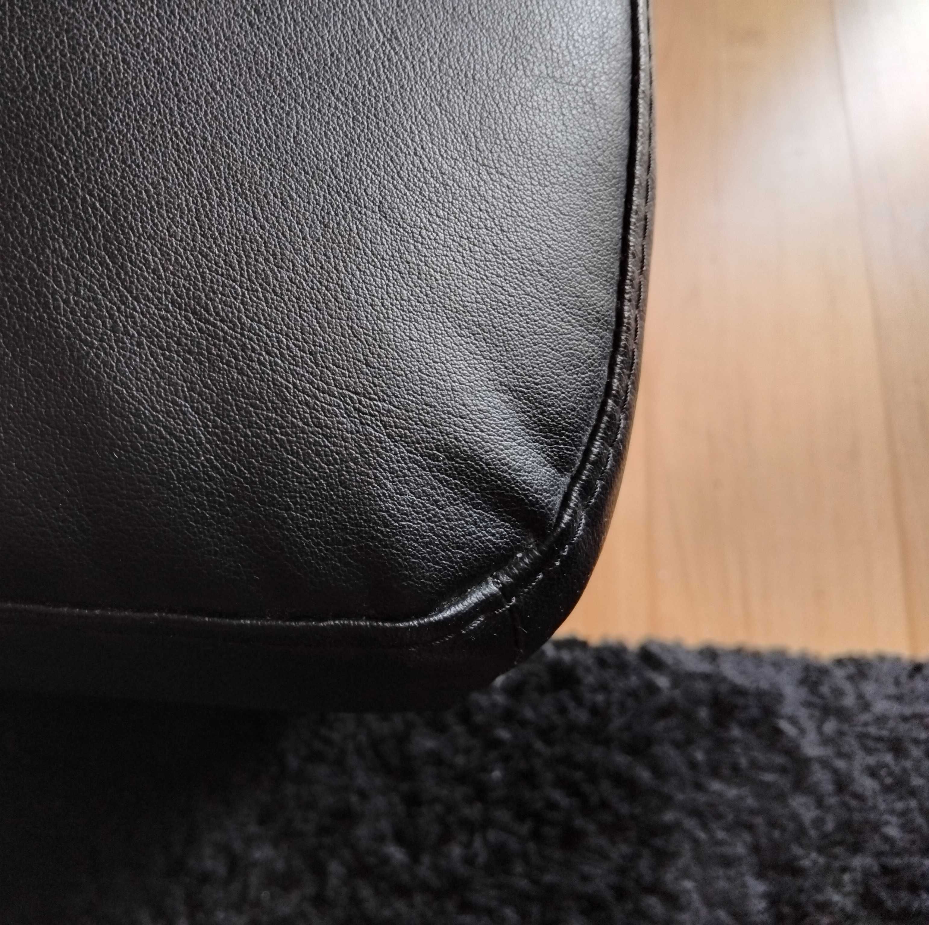 Sofá cama IKEA, com chaise longue (pele sintética preta)