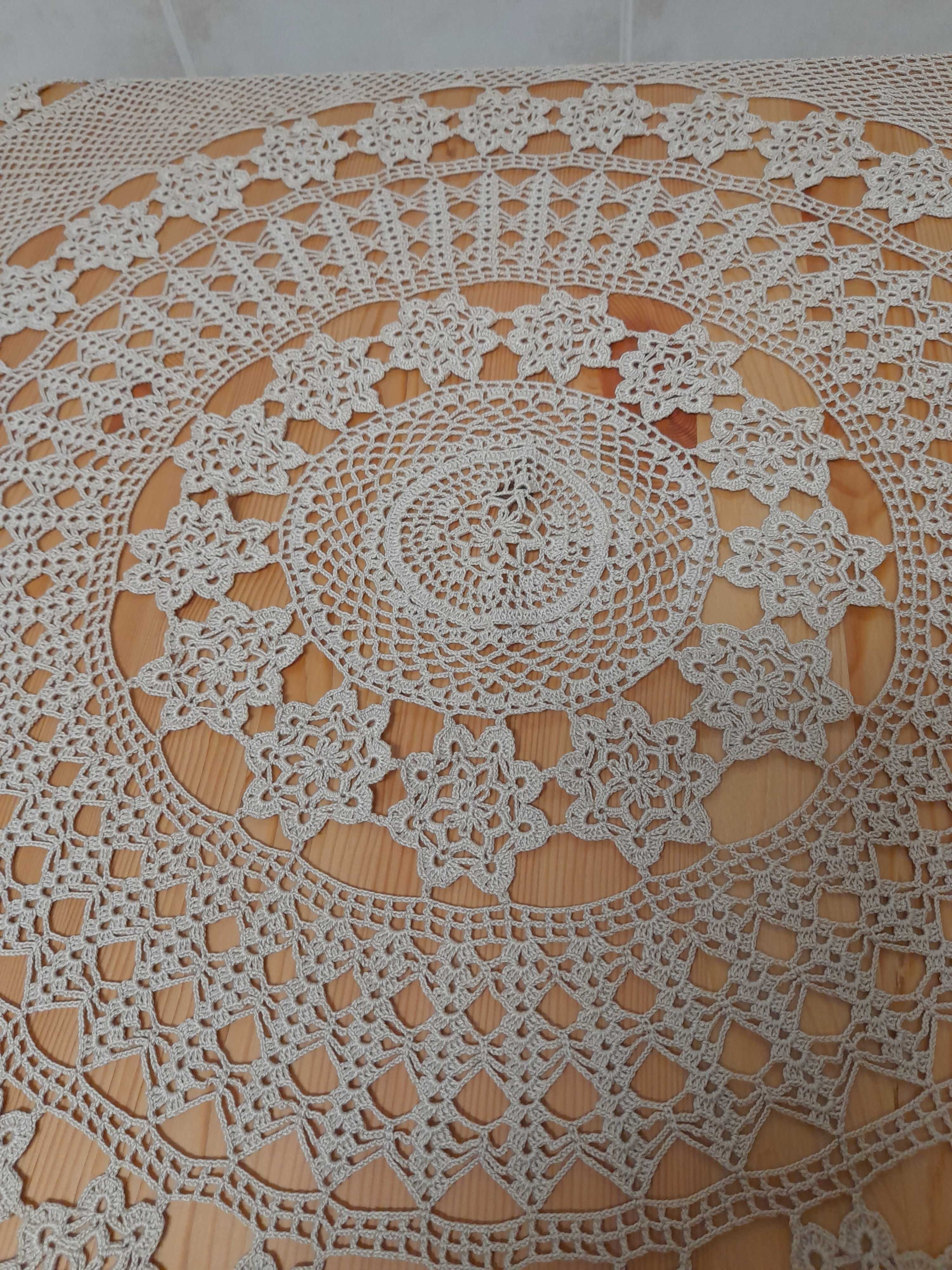Toalha redonda em crochet nova
