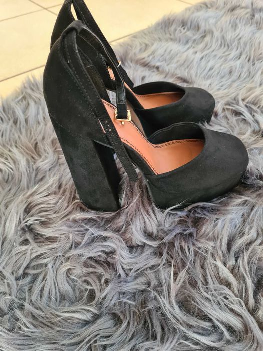 XA71 sandały czółenka asos design 35 czarne zamszowe z paskiem