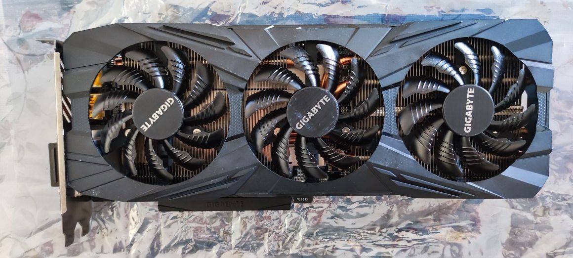 Placa gráfica Gigabyte GTX 1080 Ti Gaming OC Black 11GB