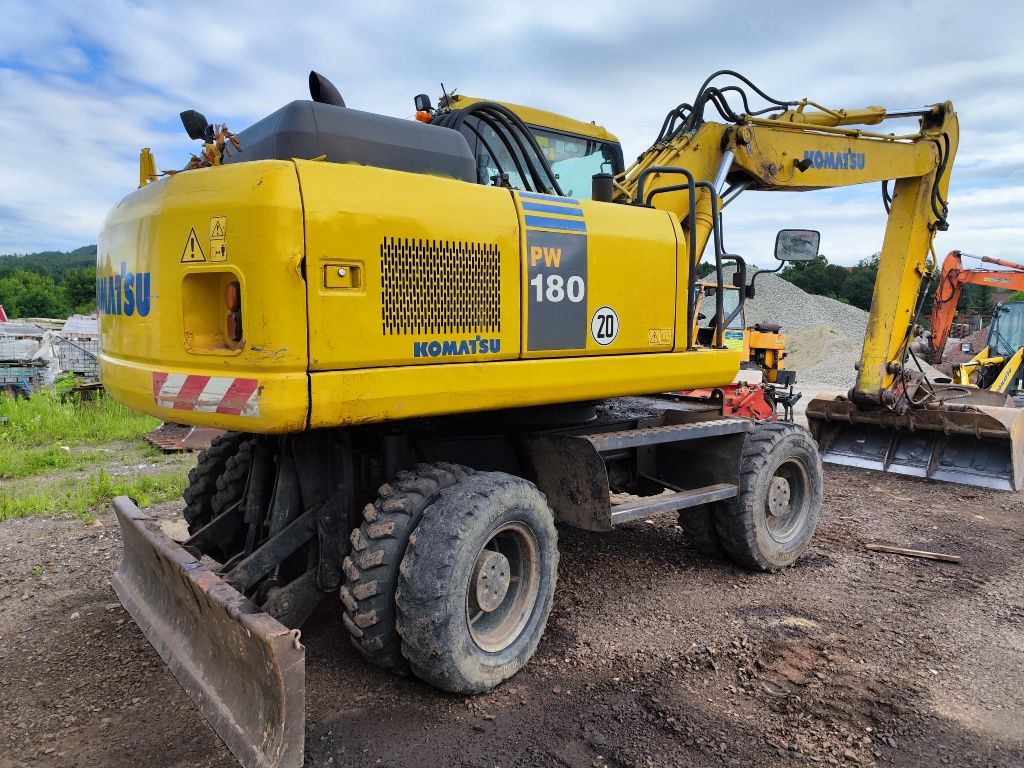 Koparka kołowa Komatsu PW-180-7. 2007 rok