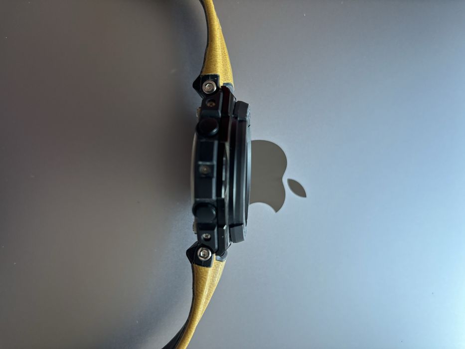 Casio G - Shock GST - W120L