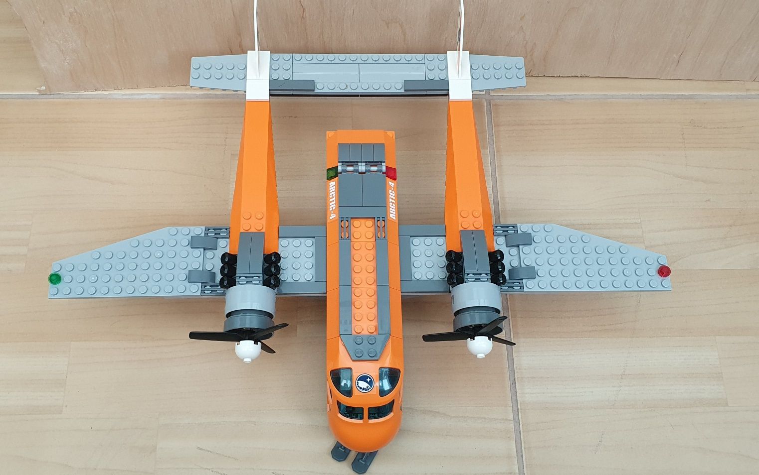 LEGO арктический самолет и вездеход
