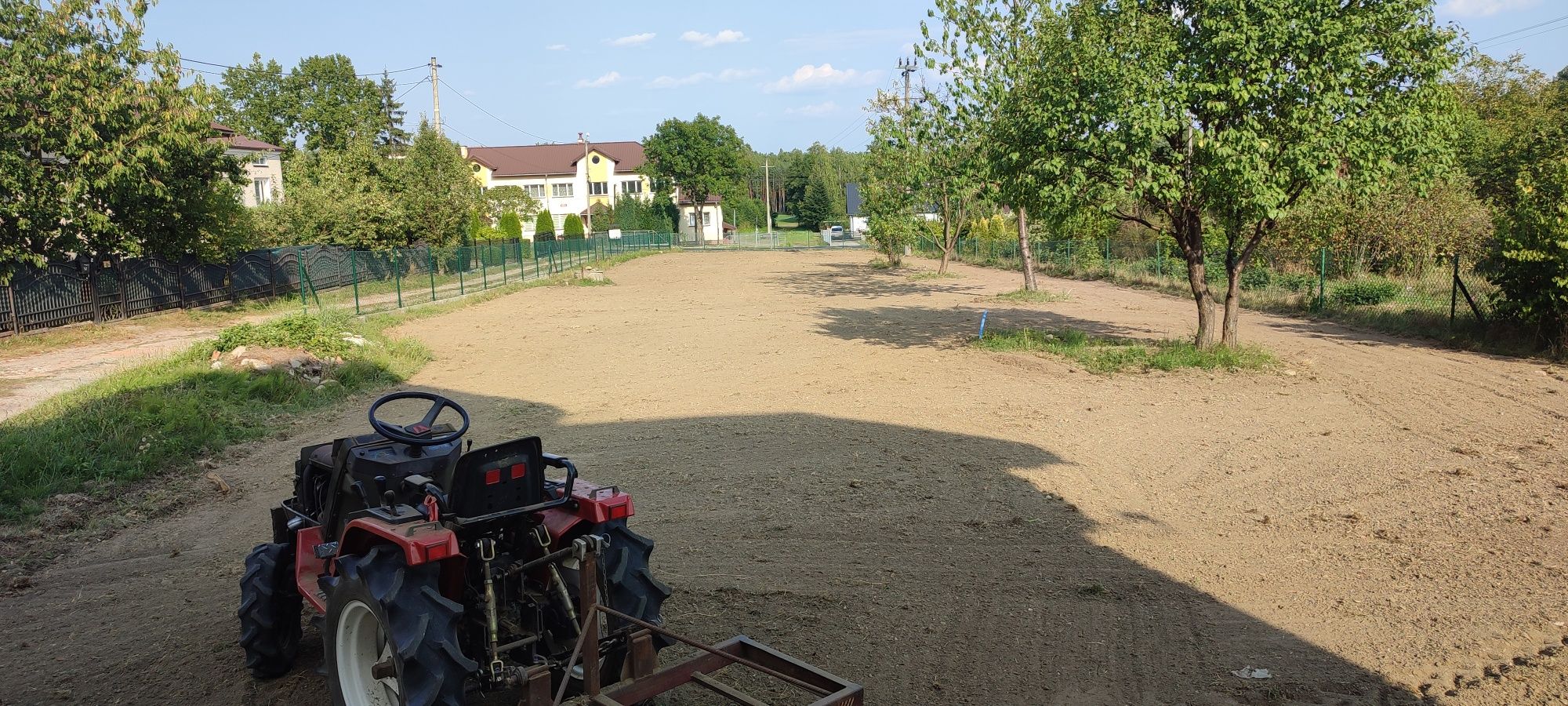 Zakładanie trawników glebogryzarka separacyjna systemy nawadniające
