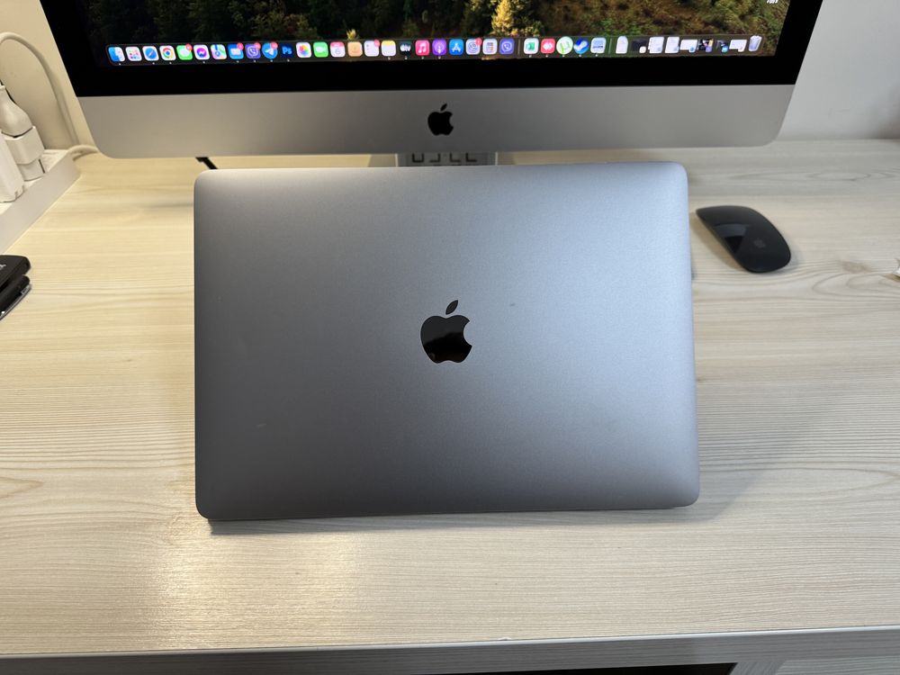 Apple MacBook Pro 2020 4-Core Intel i5 16Gb 256Gb