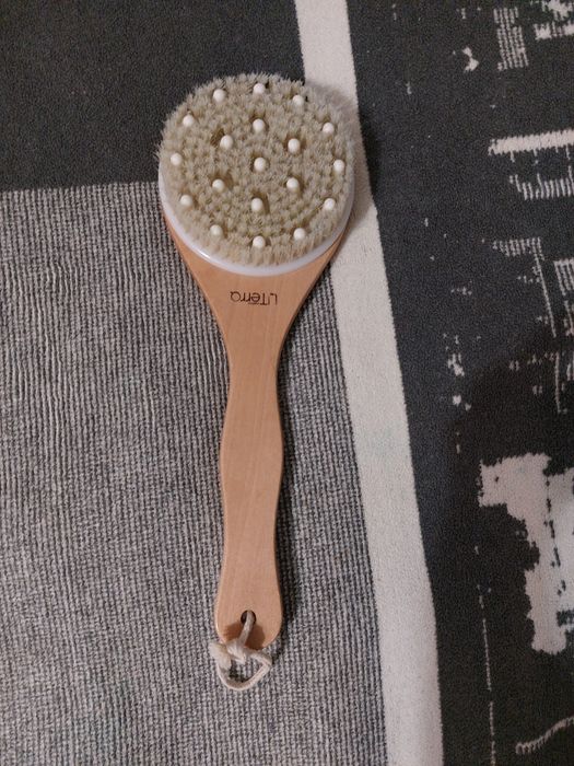 Антицелюлітна щітка Uterra з довгою ручкою