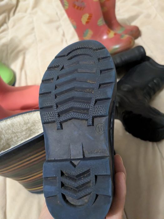 Дитяче взуття ( резинові чоботи )