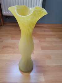 Elegancki duży wazon w modnym kolorze