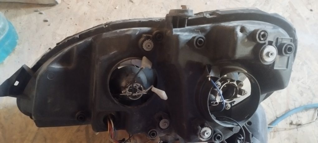 Фара права мерседес w220 в стилі w222