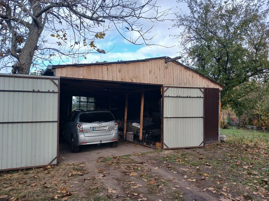 Гарний будинок в затишному місці з озером ,і гарним лісним краєвидом