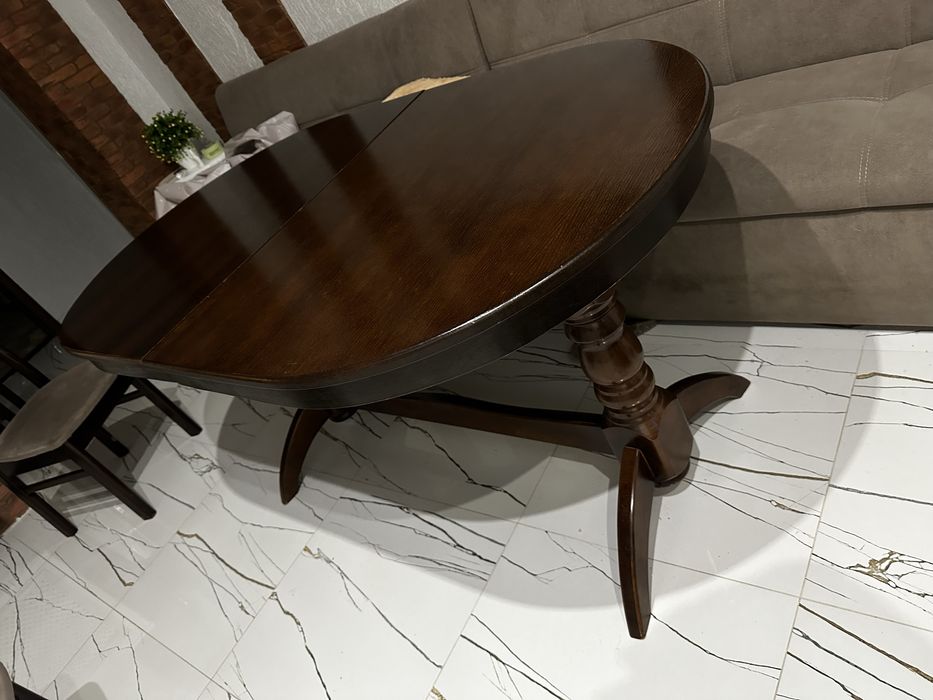 Стіл та 4 стільці