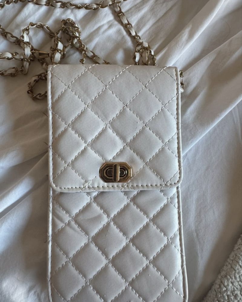 Bolsa pequena util para levar para festivais